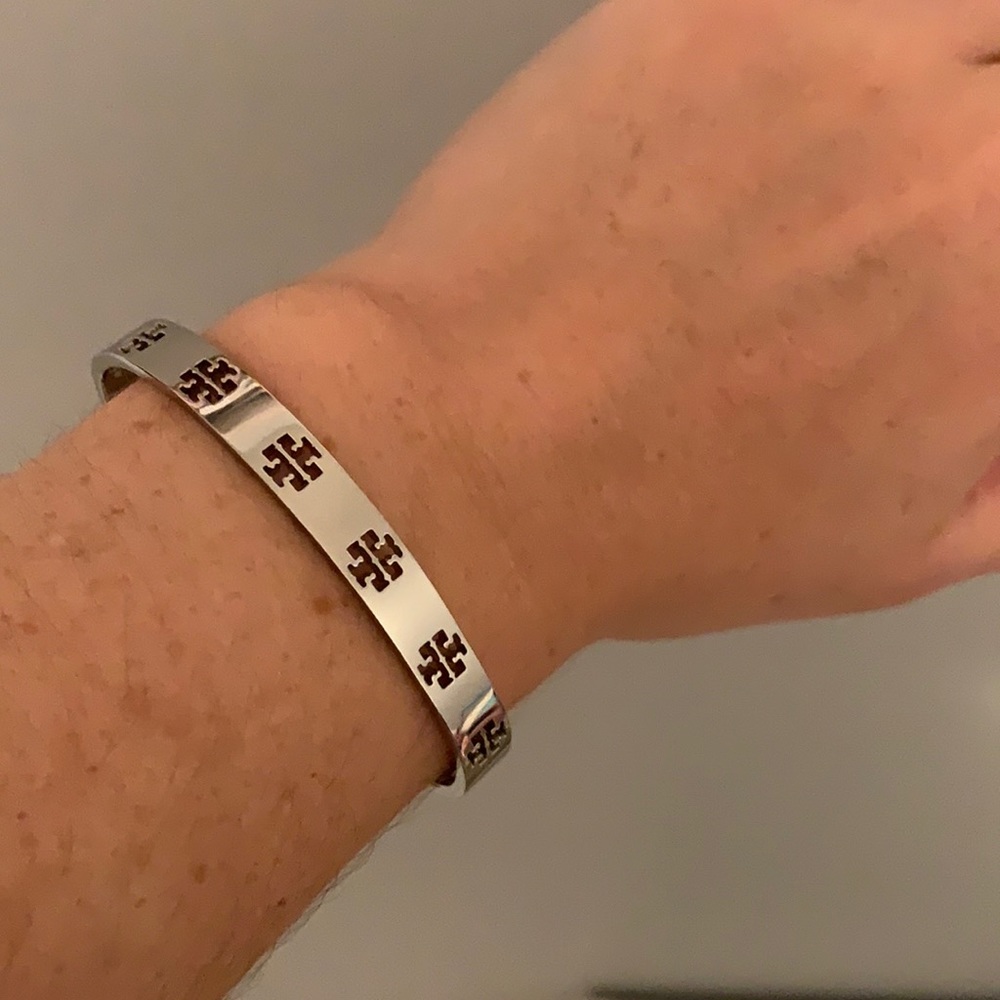 SILVER TORY BURCH BRACELET